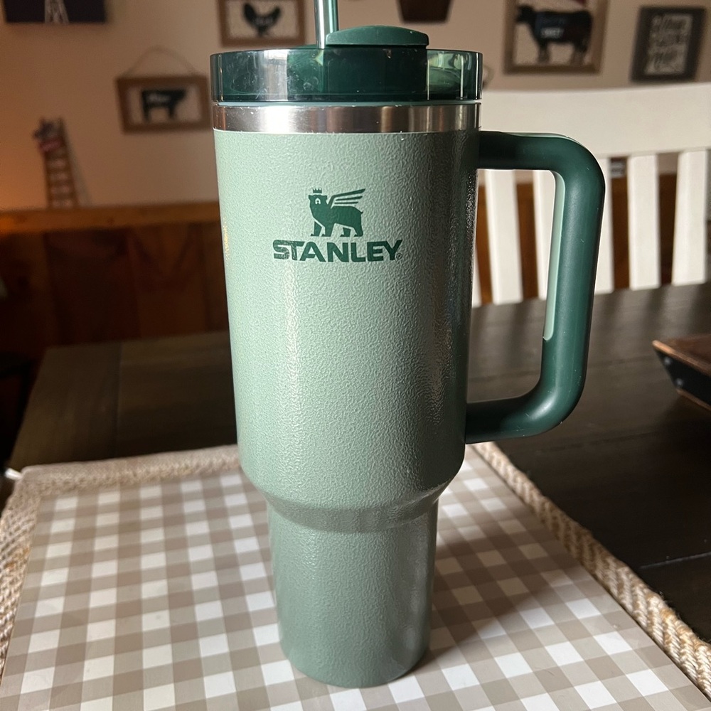 Limited Edition Hammertone Quencher H2.0 FlowState Tumbler 40oz